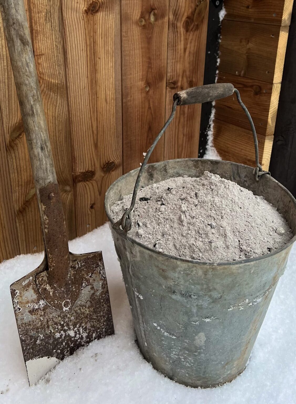 Medžio pelenai 1 l